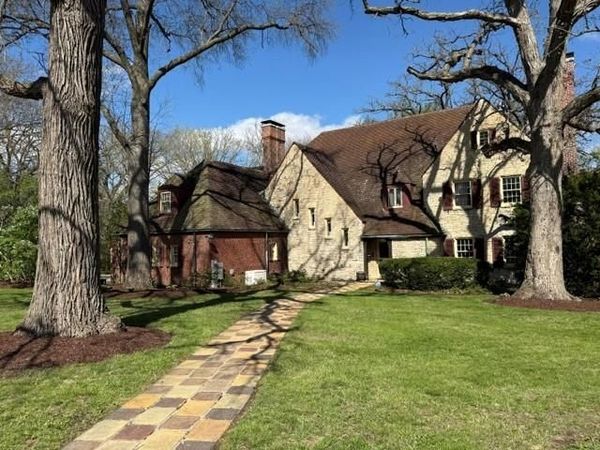 2221 Twin Oak Rd, Peru, IL 61354