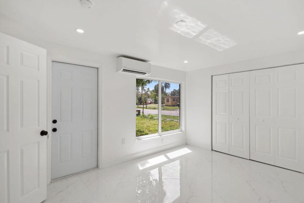 1530 NW 18th Court, Fort Lauderdale, FL 33311 Photo