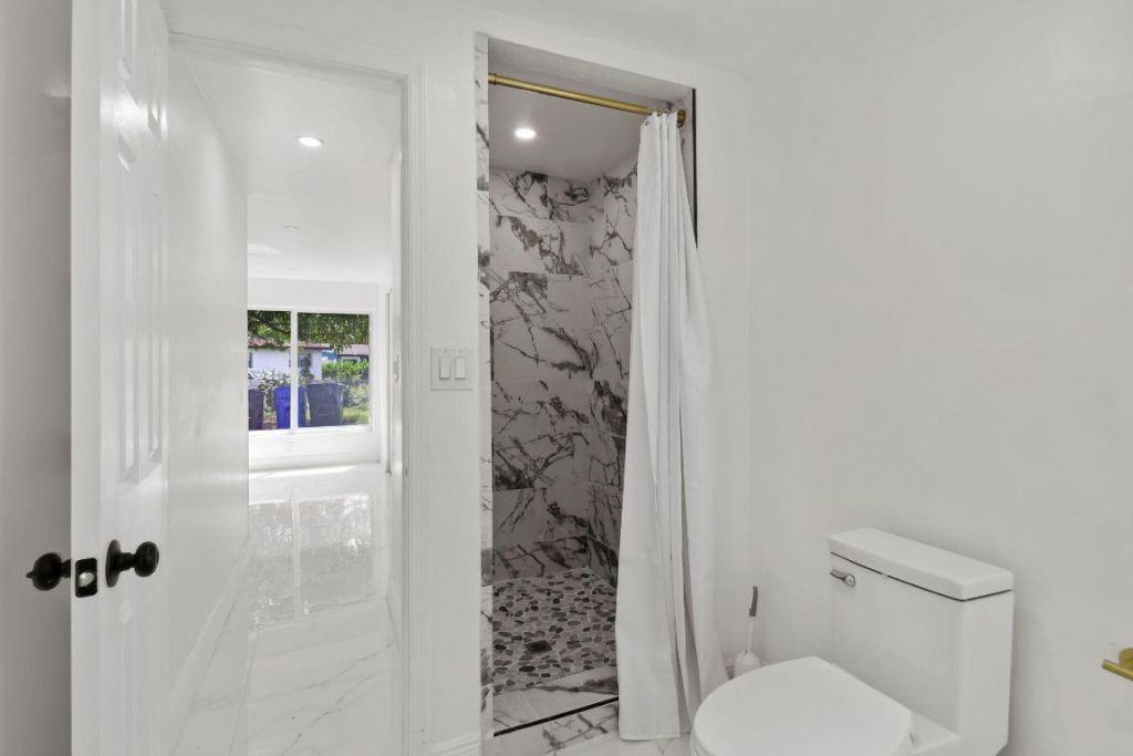 1530 NW 18th Court, Fort Lauderdale, FL 33311 Photo