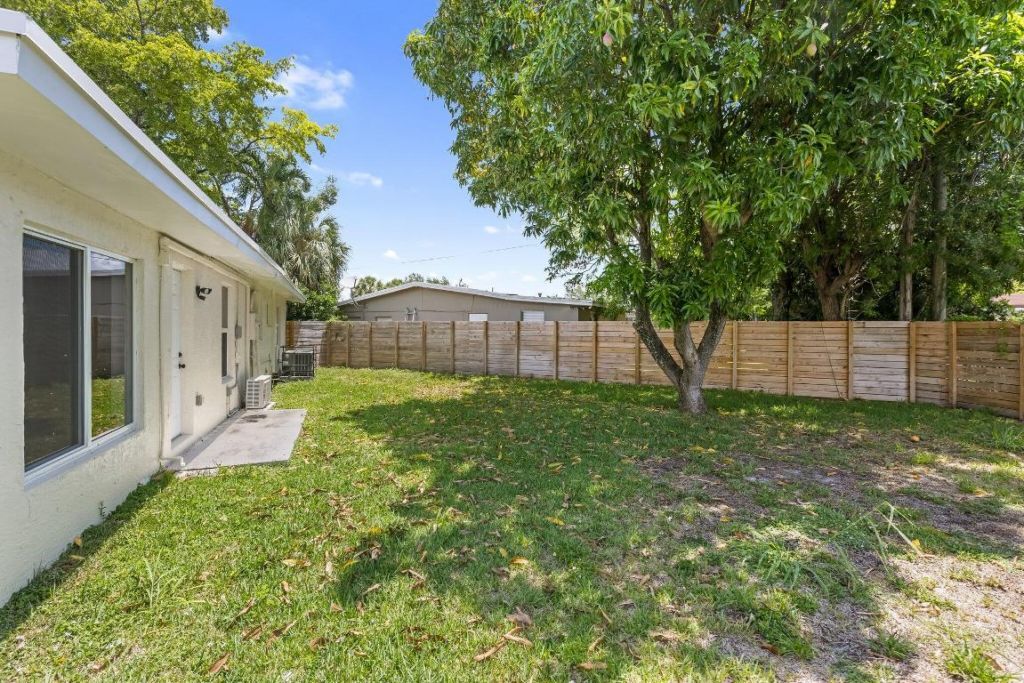1530 NW 18th Court, Fort Lauderdale, FL 33311 Photo