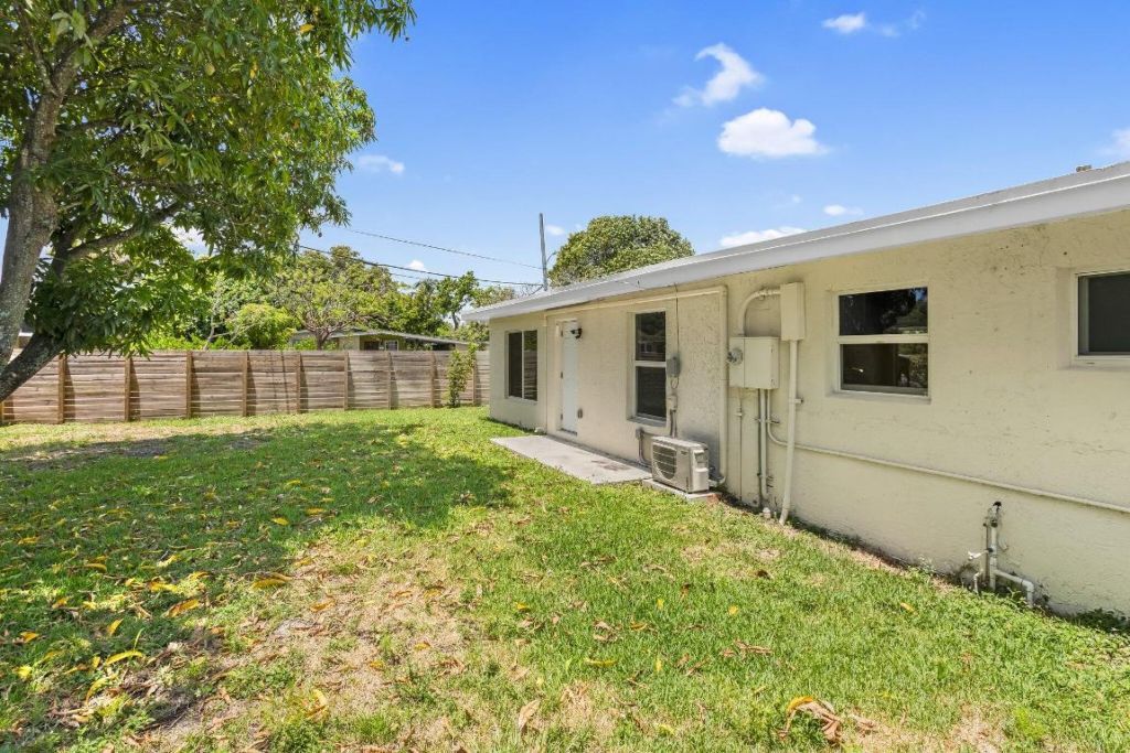 1530 NW 18th Court, Fort Lauderdale, FL 33311 Photo