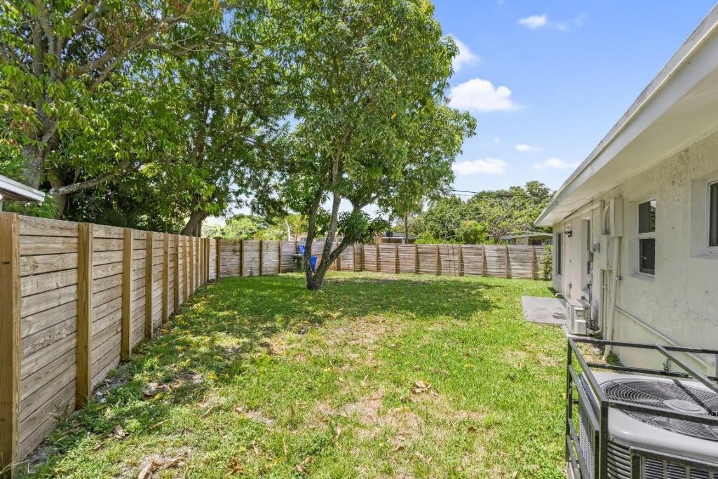 1530 NW 18th Court, Fort Lauderdale, FL 33311 Photo