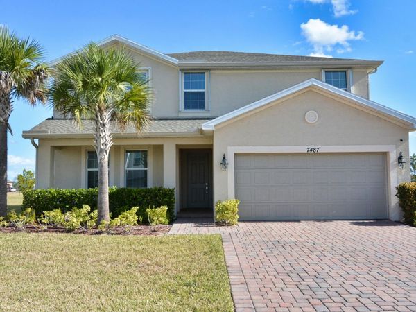 7487 NW Deysbrook Lane, Port Saint Lucie, FL 34987