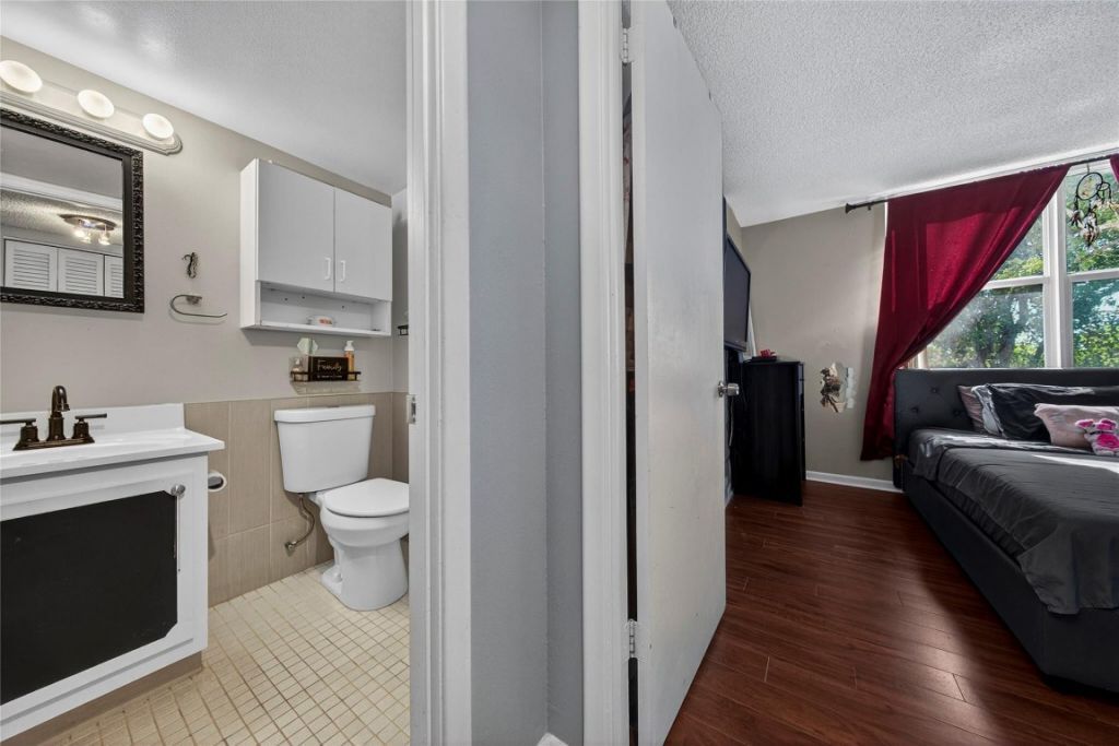 1800 N Andrews Avenue, Unit 2F, Fort Lauderdale, FL 33311 Photo