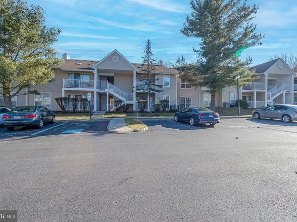 29 AMBERLY COURT, FRANKLIN PARK, NJ 08823