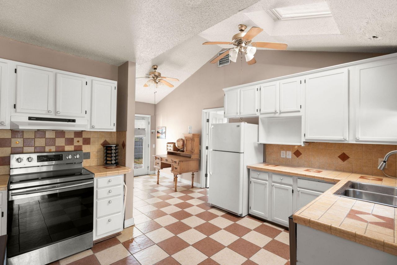 417 Dennis Avenue Photo 14