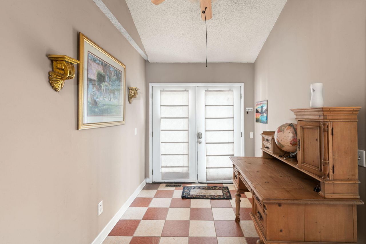 417 Dennis Avenue Photo 18