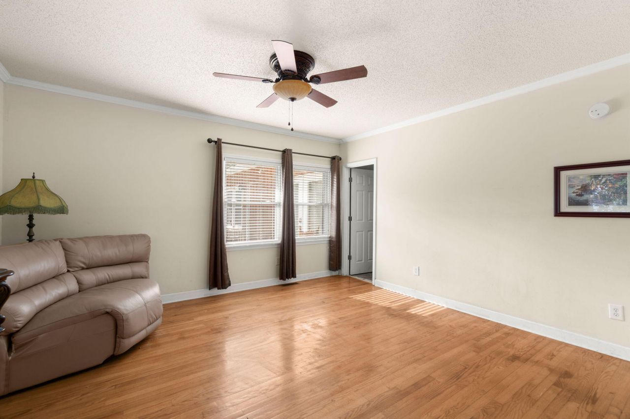 417 Dennis Avenue Photo 23