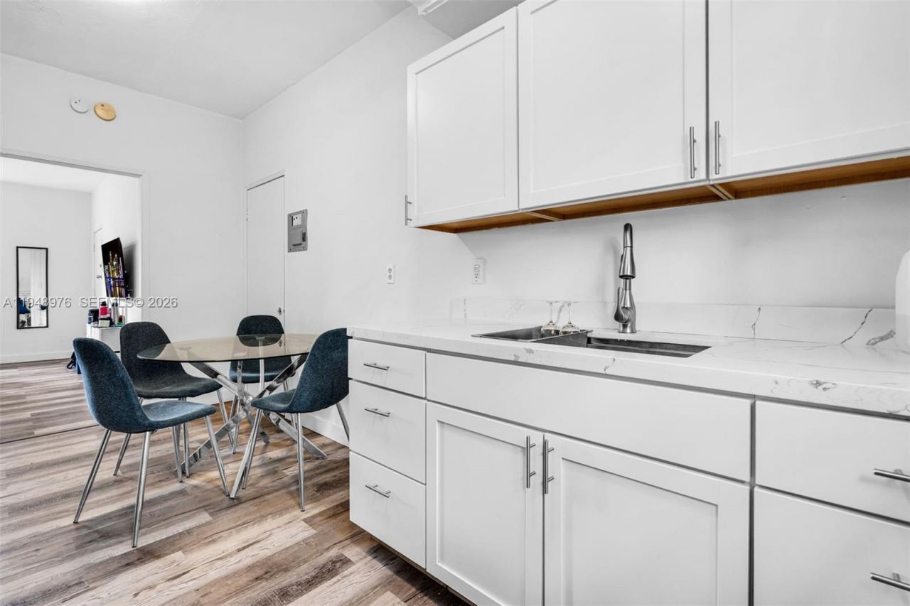 1009 Meridian Ave, Unit 15, Miami Beach, FL 33139 Photo