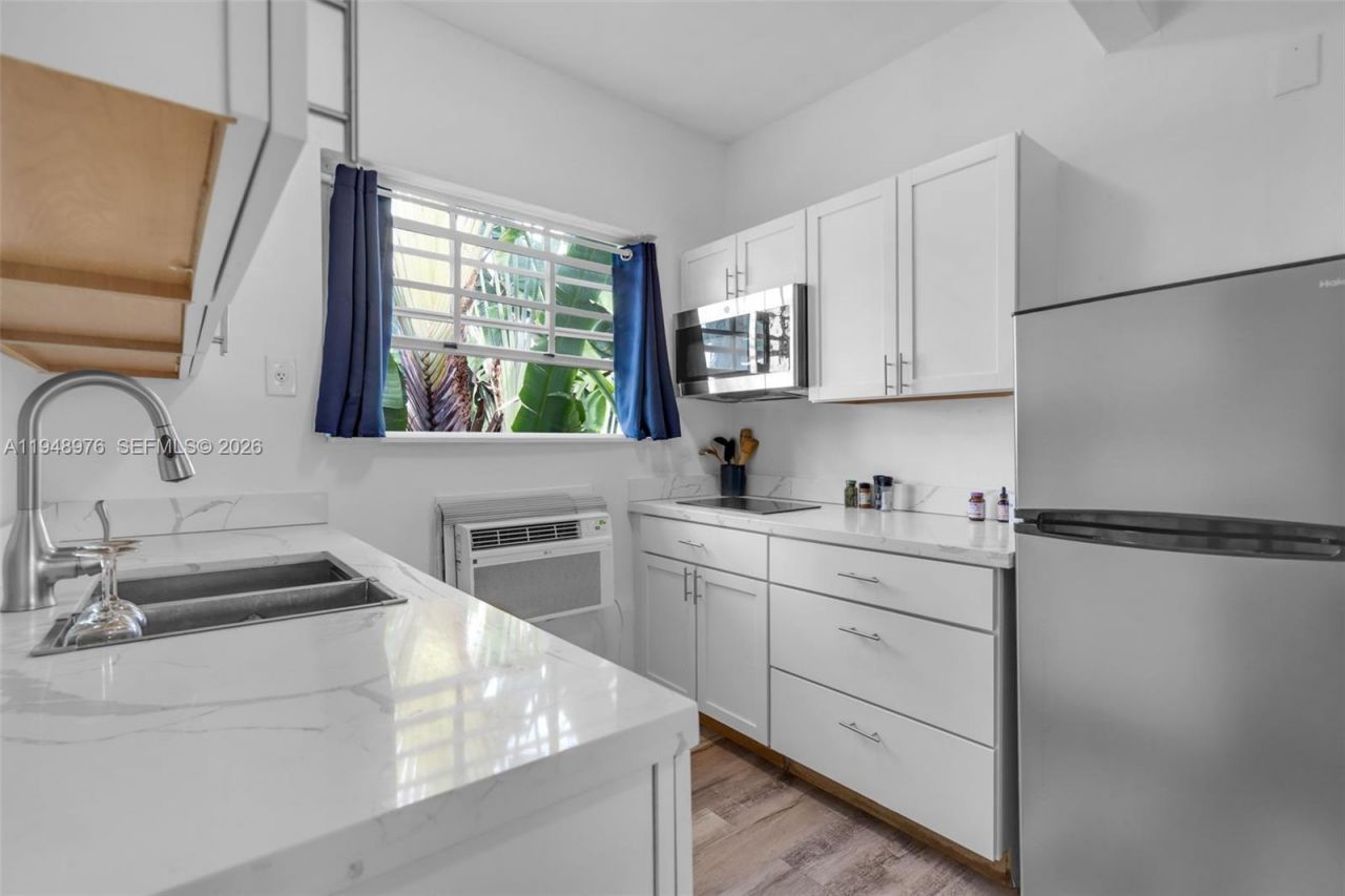 1009 Meridian Ave, Unit 15, Miami Beach, FL 33139 Photo