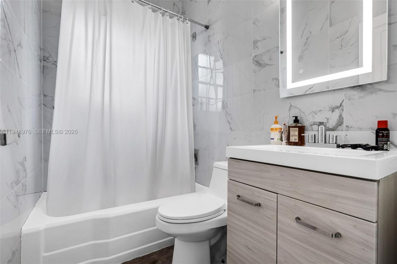 1009 Meridian Ave, Unit 15, Miami Beach, FL 33139 Photo