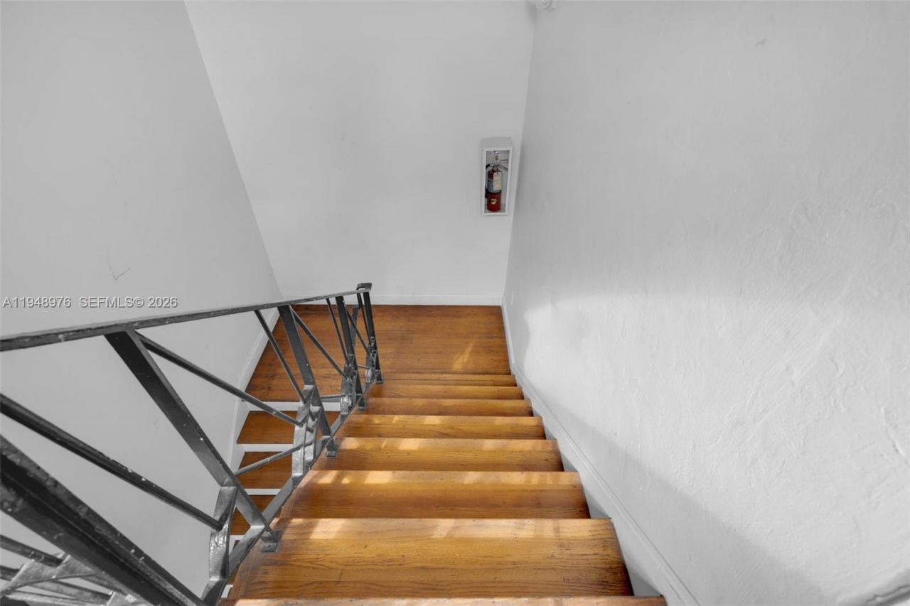 1009 Meridian Ave, Unit 15, Miami Beach, FL 33139 Photo