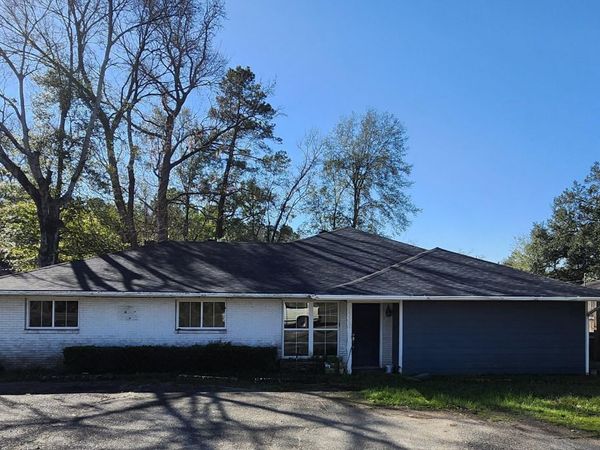 15560 Tiger Bend Rd, Saint George, LA 70817