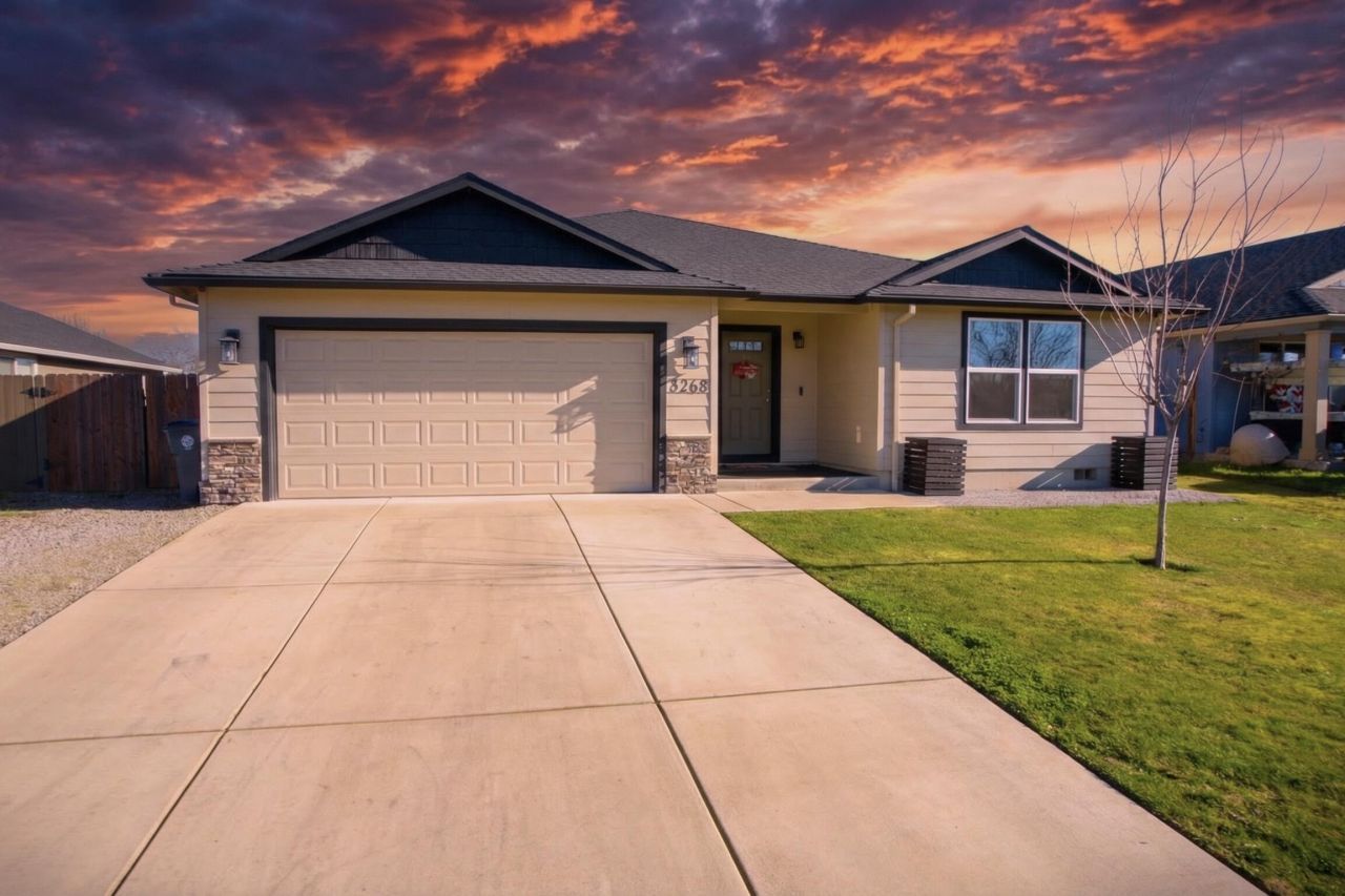 8268 29th Street, White City, OR 97503 Main Photo