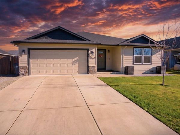 8268 29th Street, White City, OR 97503