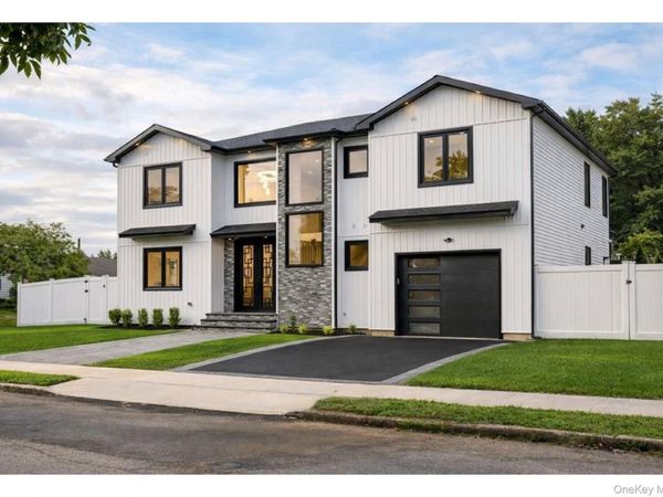 2 Radial Lane , Levittown, NY 11756