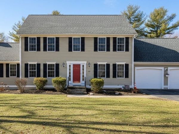 127 Hillcrest Rd, Northbridge, MA 01588