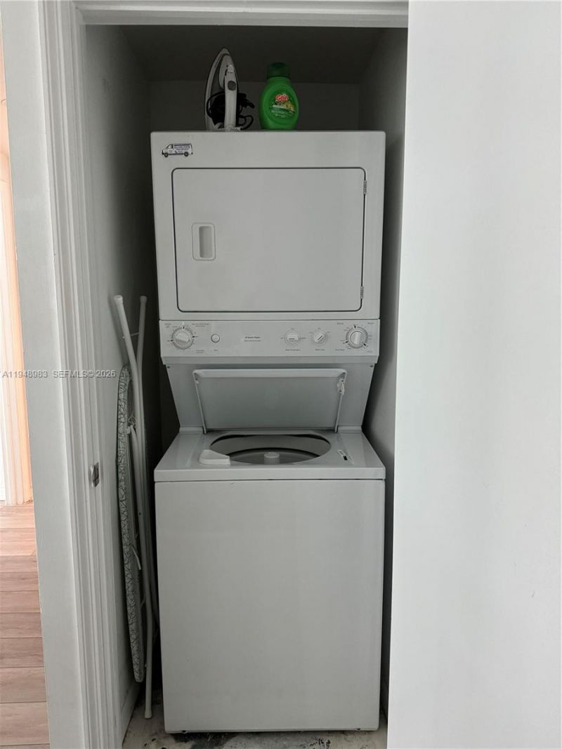 500 Brickell Ave, Unit 1704, Miami, FL 33131 Photo