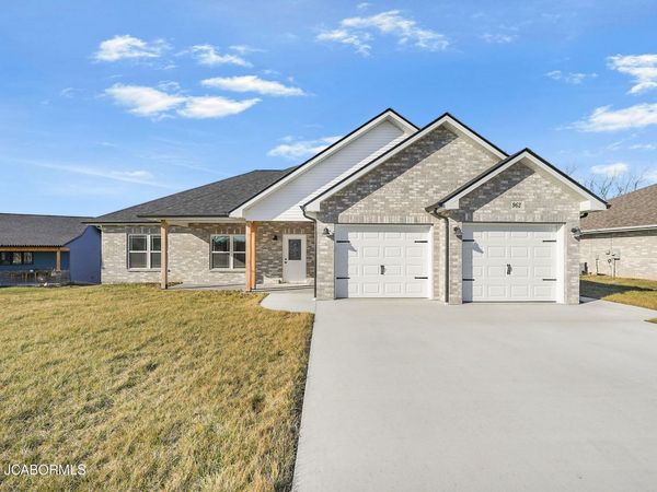 962 COCHISE DR, Holts Summit, MO 65043