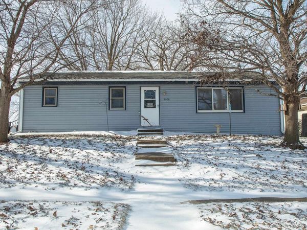 2006 15th St, Eldora, IA 50627