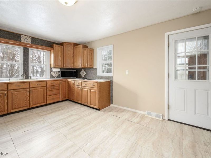 1103 Crestline Drive, Akron, OH 44312 Photo 8