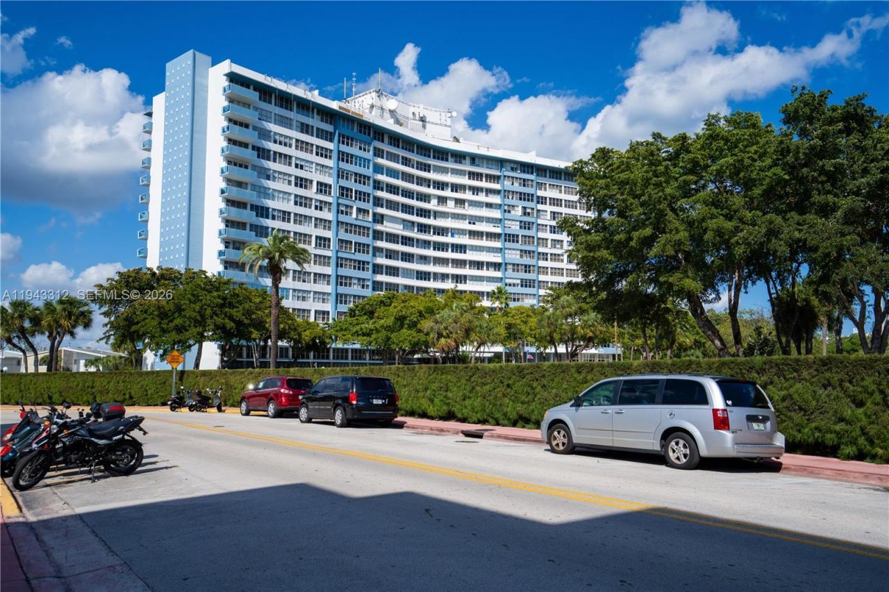 7441 Wayne Ave, Unit 2H, Miami Beach, FL 33141 Photo