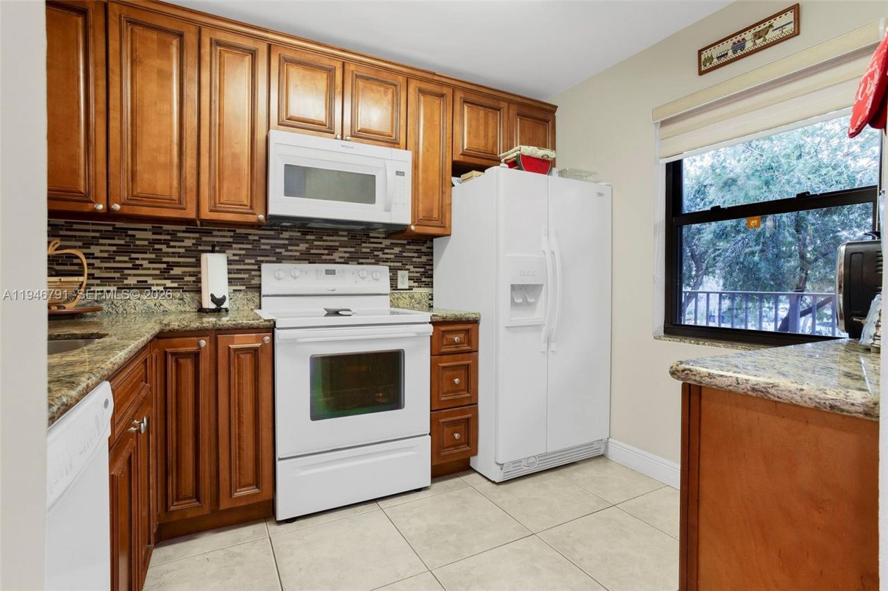 2941 N Nob Hill Rd , Unit 208, Sunrise, FL 33322 Photo