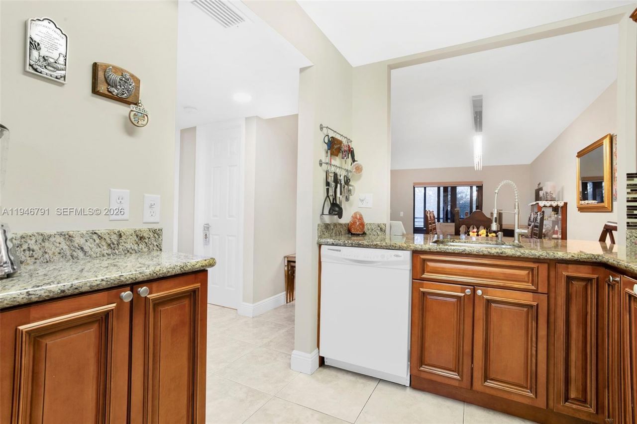 2941 N Nob Hill Rd , Unit 208, Sunrise, FL 33322 Photo