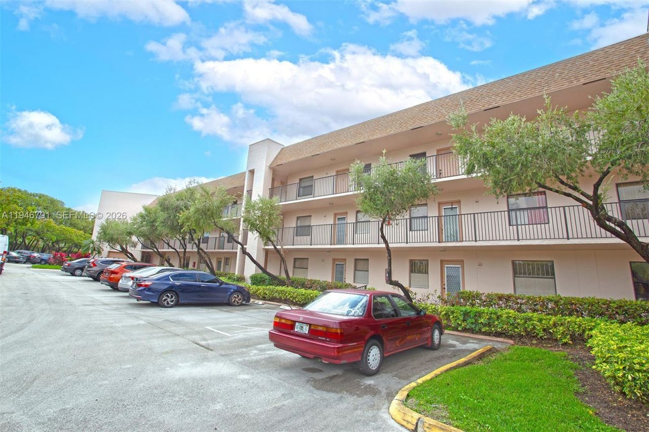 2941 N Nob Hill Rd , Unit 208, Sunrise, FL 33322 Photo