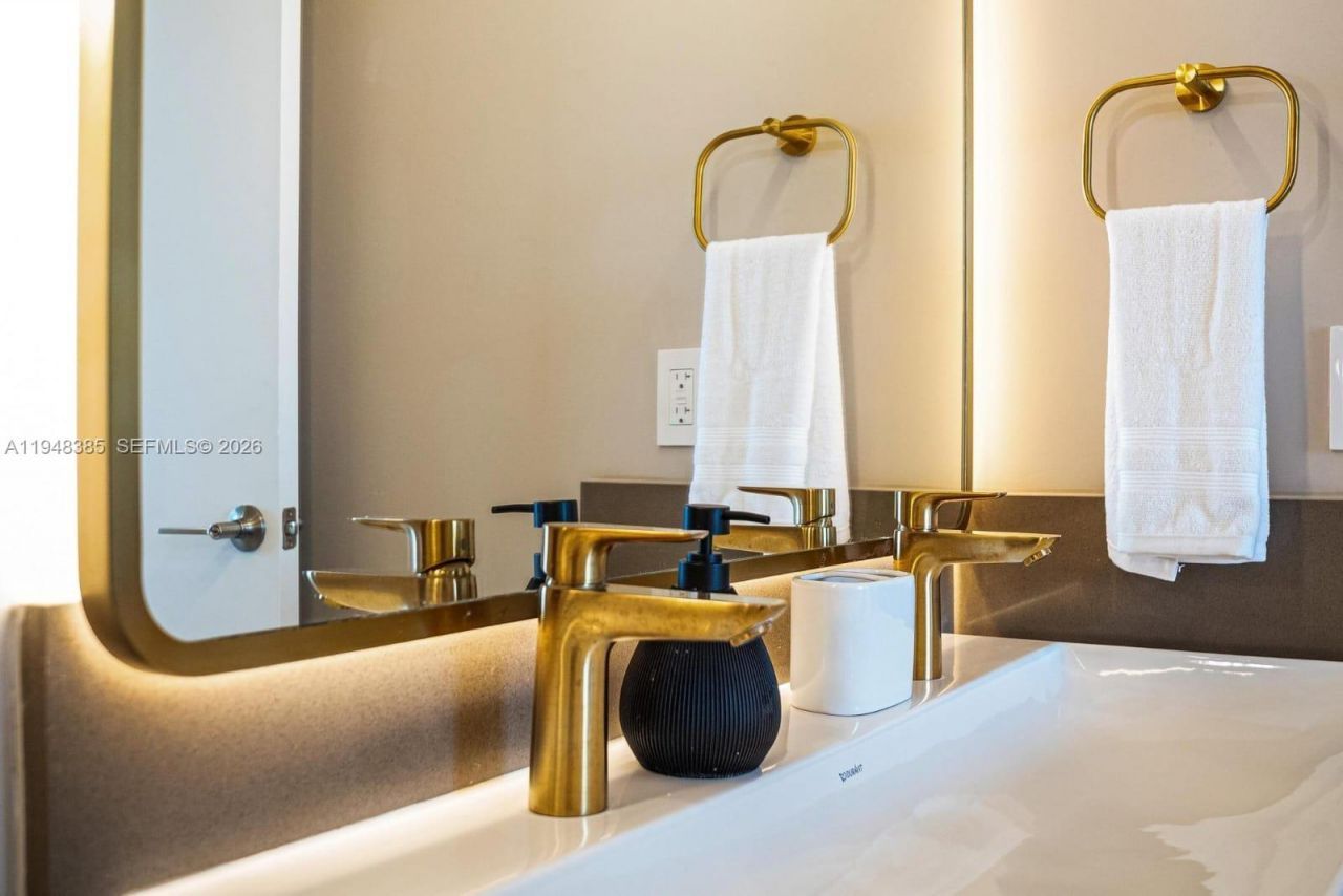 159 NE 6th St, Unit 5101, Miami, FL 33132 Photo