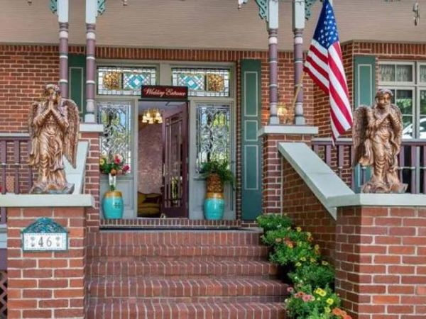46 Hillside Avenue, Eureka Springs, AR 72632