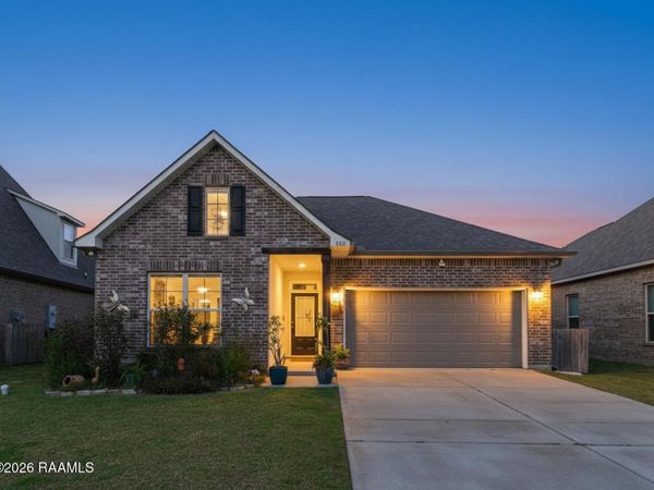 303 Valcour Place , Youngsville, LA 70592