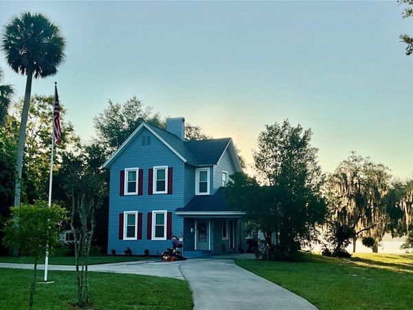 243 S CENTRAL AVENUE, UMATILLA, FL 32784