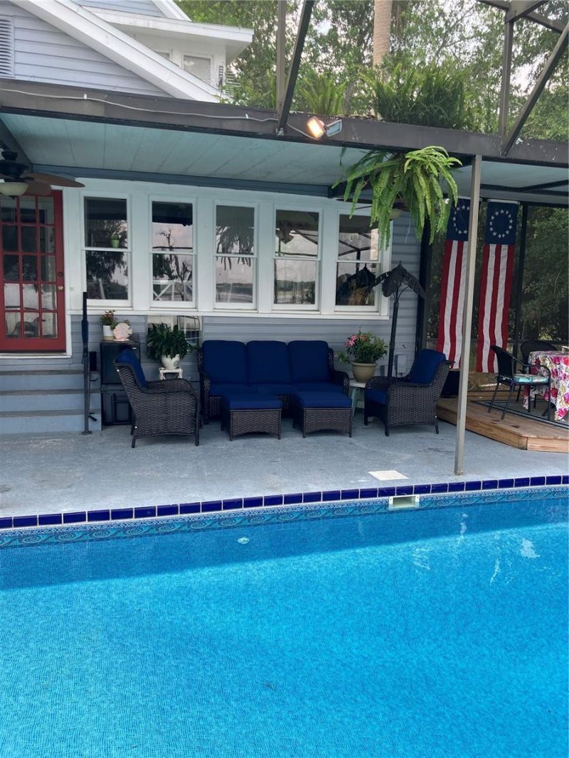 243 S Central Avenue, Umatilla, FL 32784 Photo