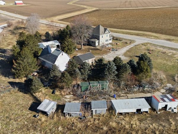 2292 Highway V18, Clutier, IA 52217