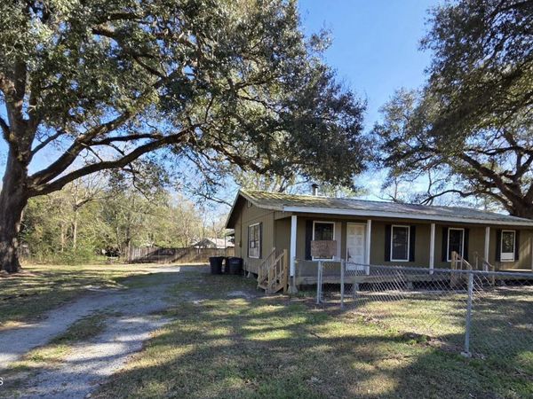 1710 W Port Street, Abbeville, LA 70510