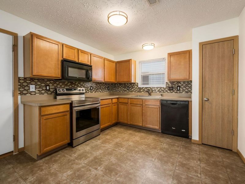 5724 Galveston Drive, Columbus, OH 43228 Photo 11