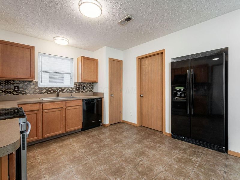 5724 Galveston Drive, Columbus, OH 43228 Photo 12