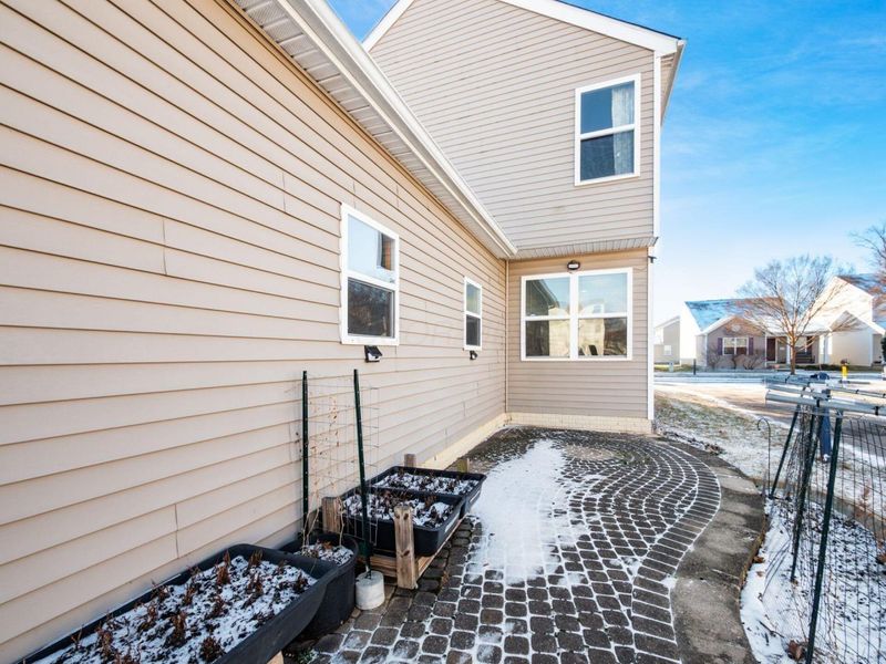 5724 Galveston Drive, Columbus, OH 43228 Photo 2