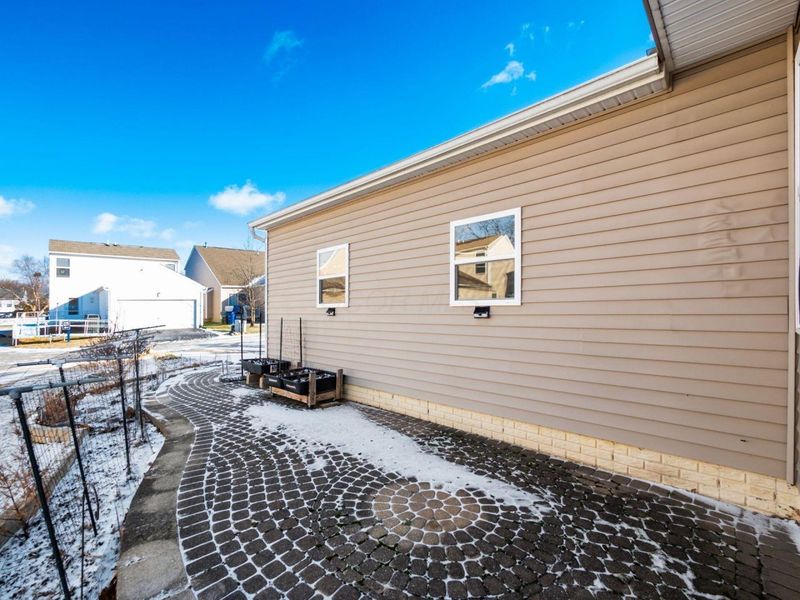 5724 Galveston Drive, Columbus, OH 43228 Photo 3