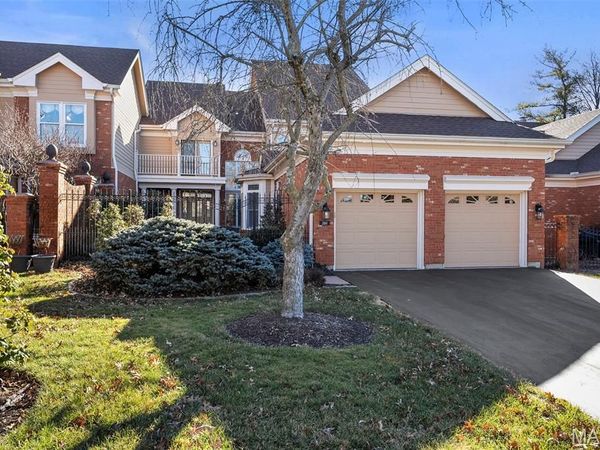 260 Carlyle Lake Drive, Creve Coeur, MO 63141