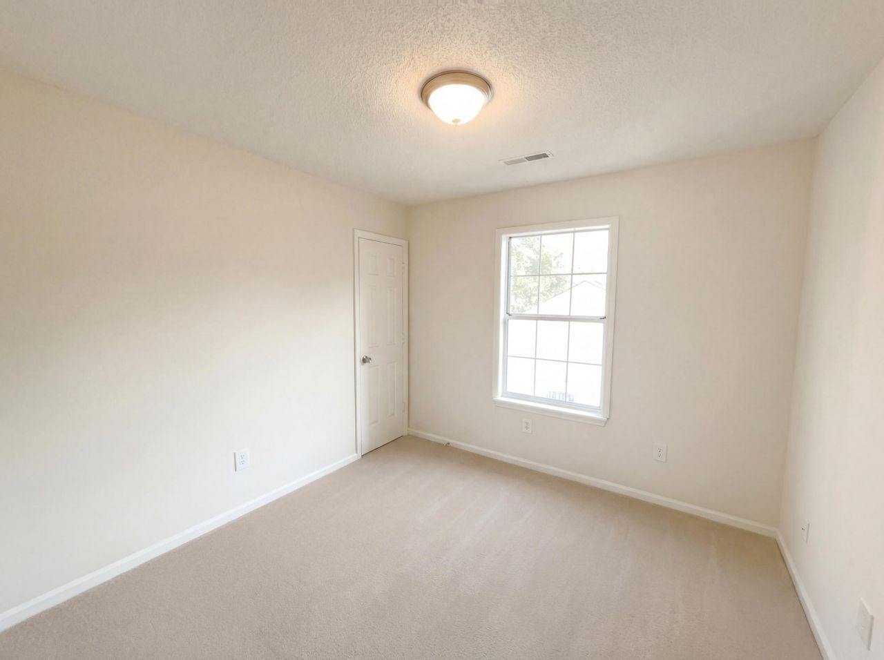 104 Nottingham Court Photo 10