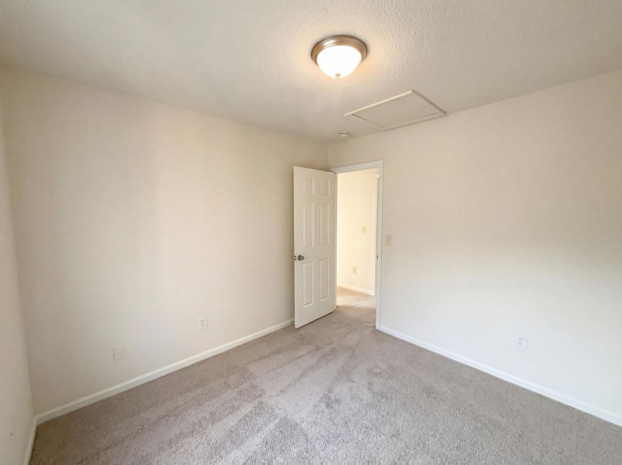 104 Nottingham Court Photo 11