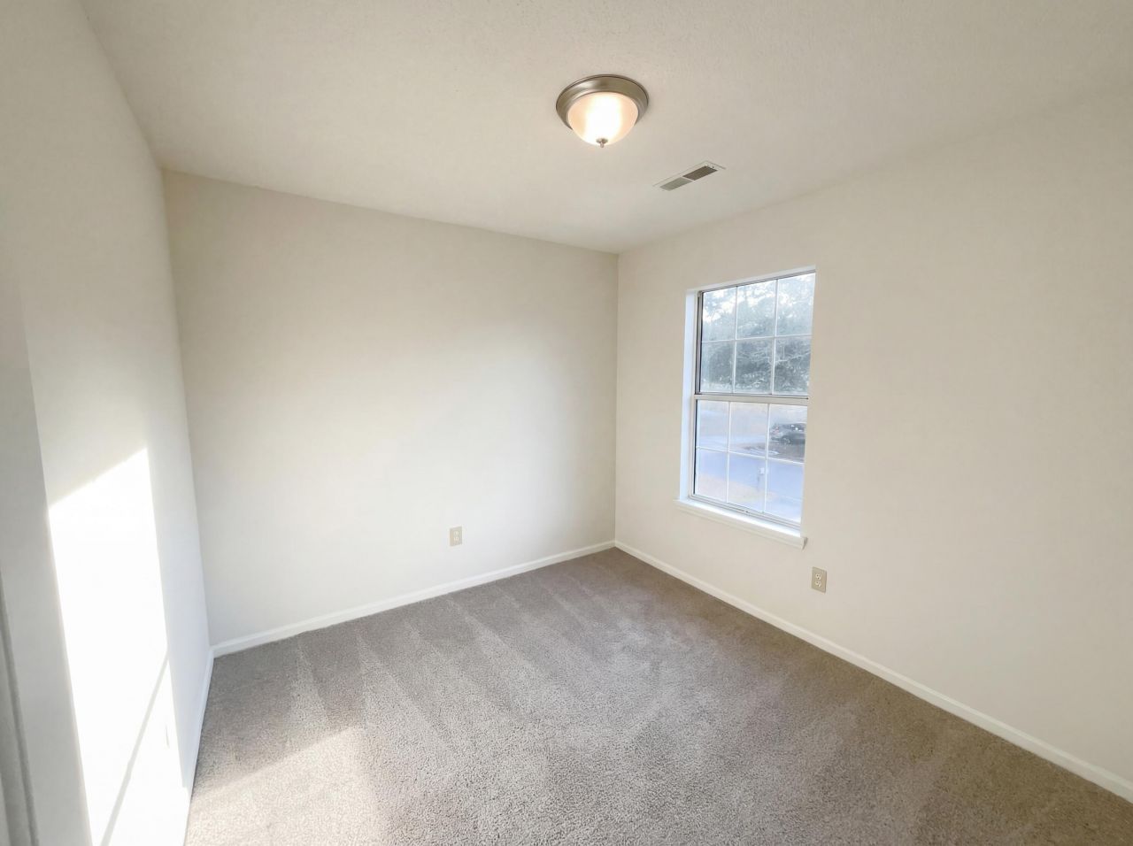 104 Nottingham Court Photo 12