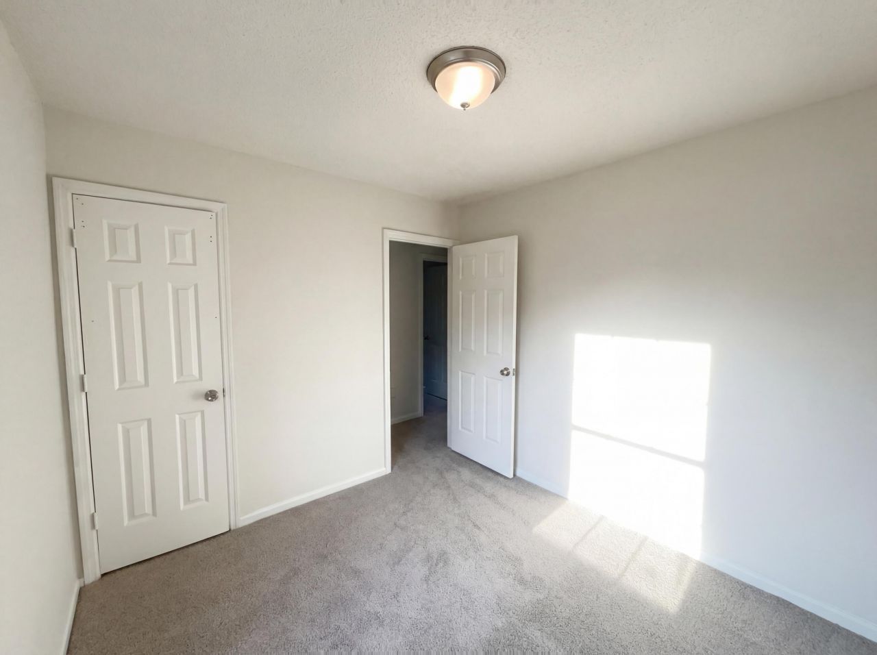 104 Nottingham Court Photo 13