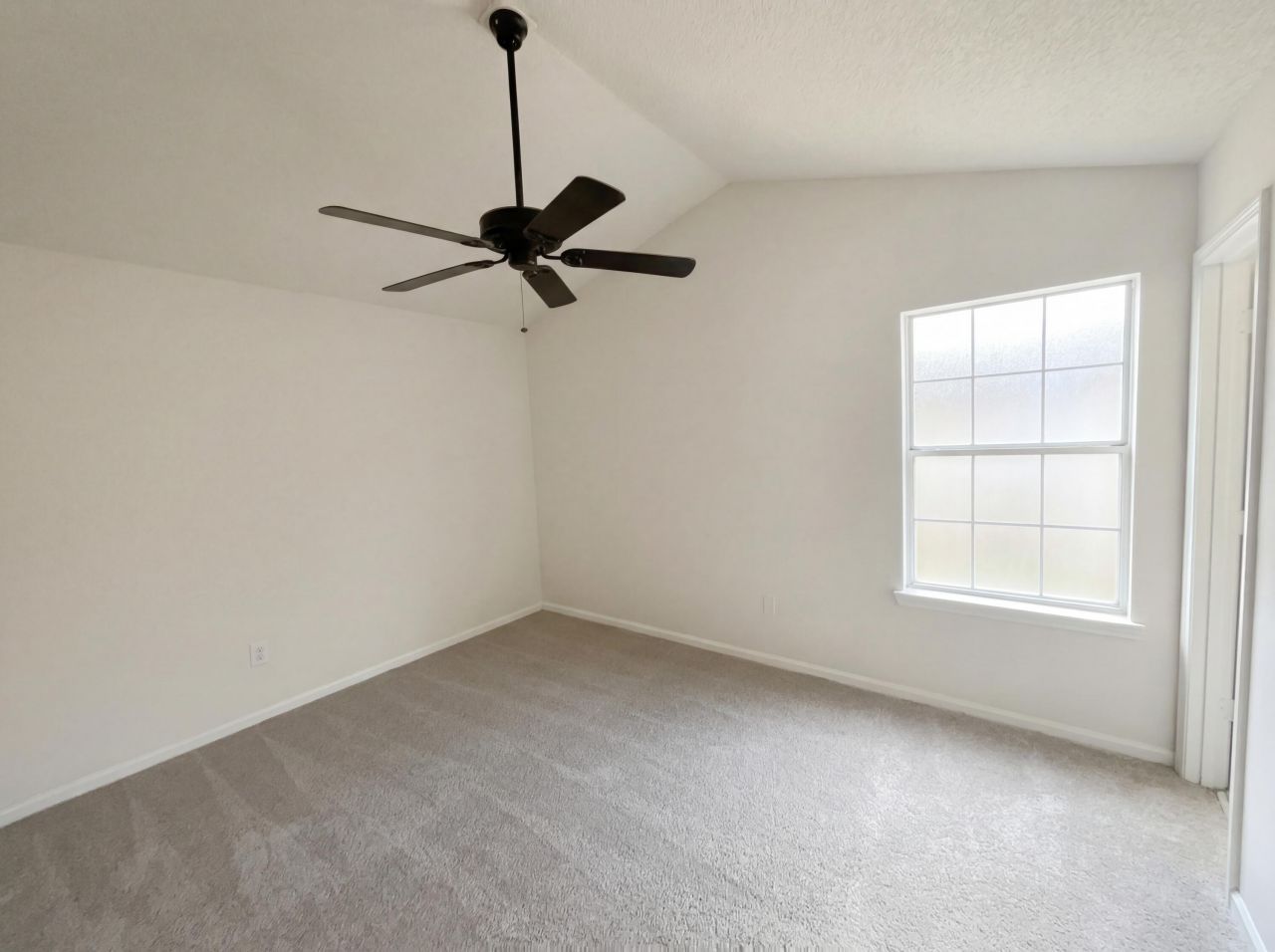 104 Nottingham Court Photo 14