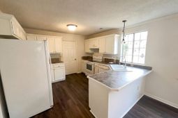 104 Nottingham Court photo 4