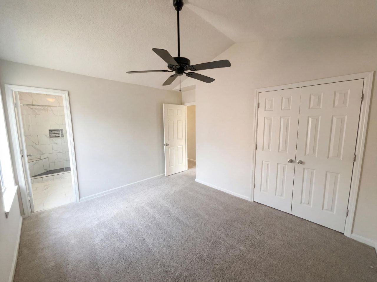 104 Nottingham Court Photo 4