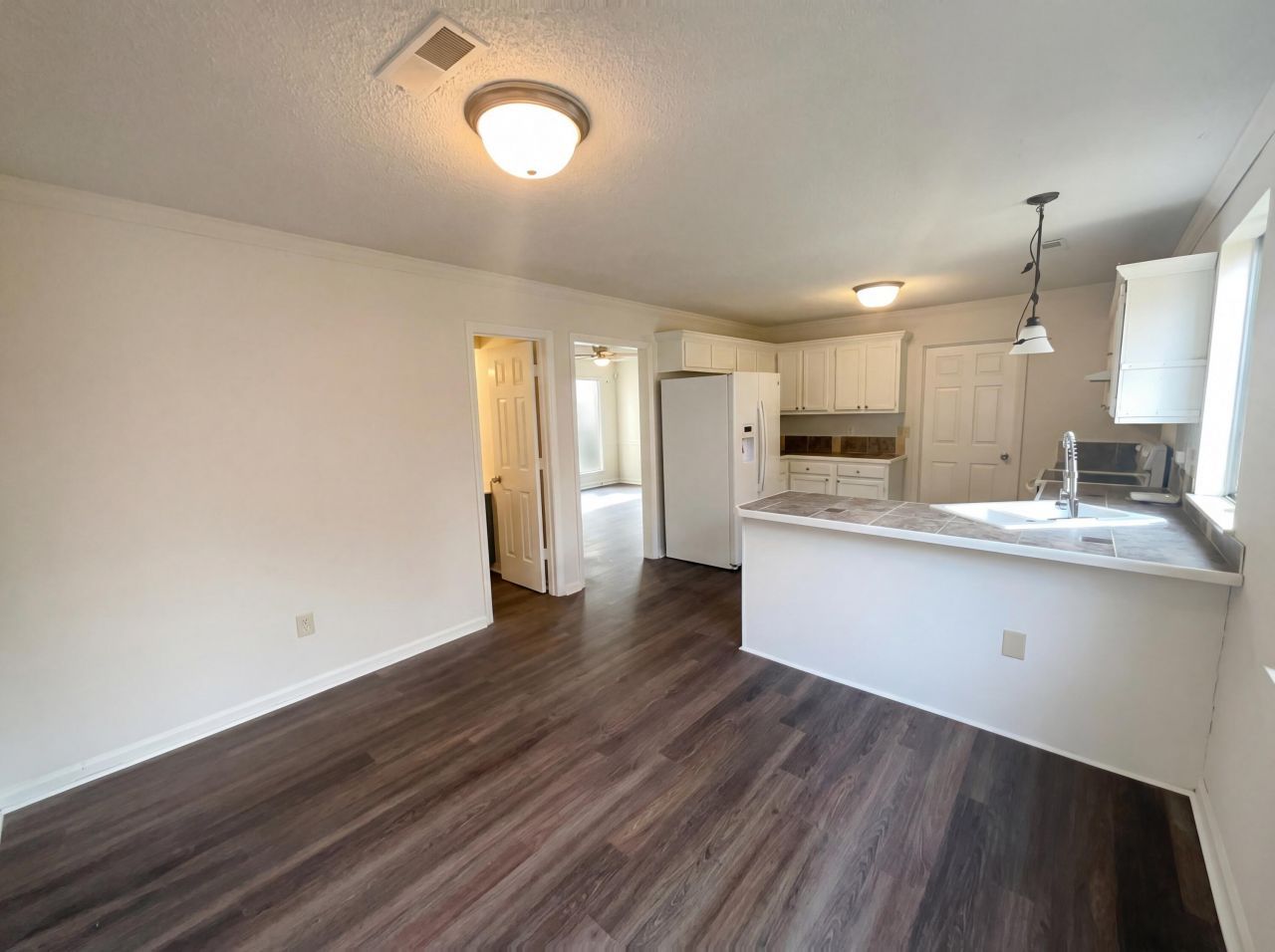 104 Nottingham Court Photo 7