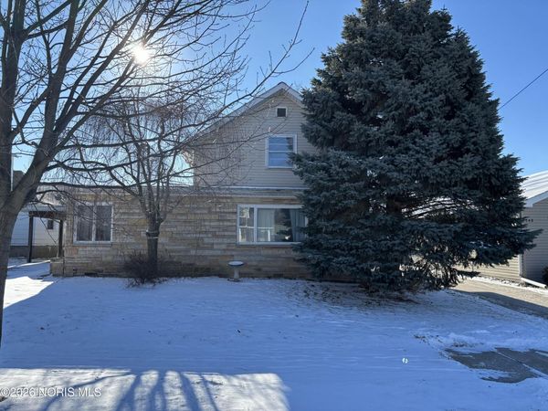 239 W Chestnut Street, Wauseon, OH 43567